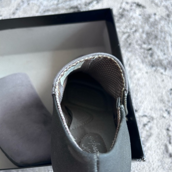 Dexflex Comfort Ankle High Heel Booties - Picture 8 of 9